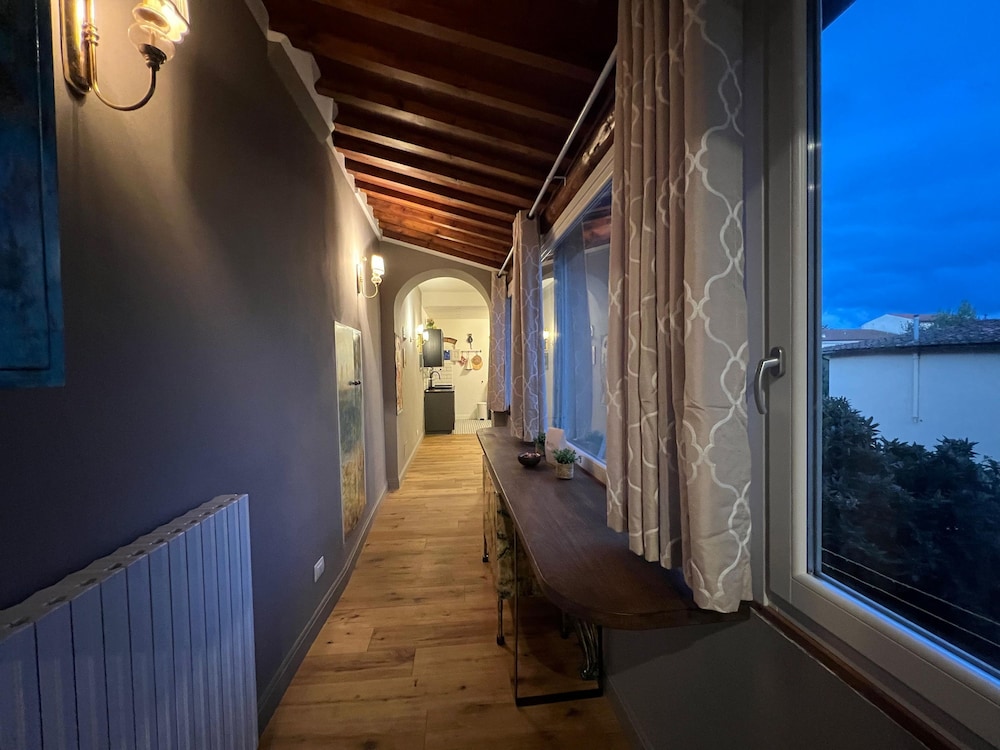 Laura 68 in Firenze With 2 Bedrooms and 2 Bathrooms