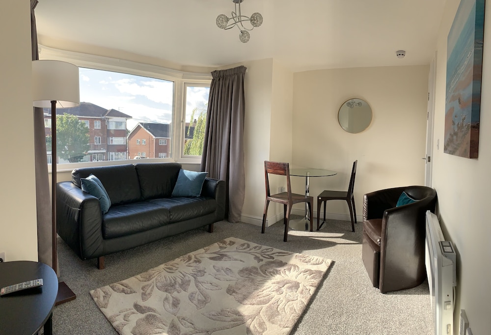 Beachside Home - Sleeps 5, Garden, Parking & Pets view 3