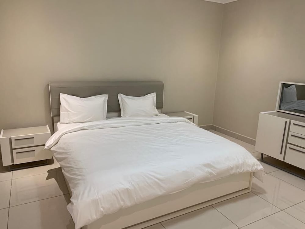 3 Bedroomed Fully Furnished Apartment in Bdex view 3