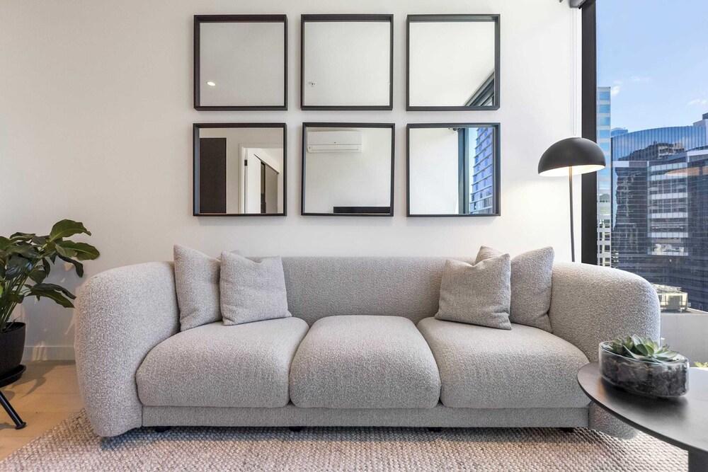 Luxuria Apartments - Collins House