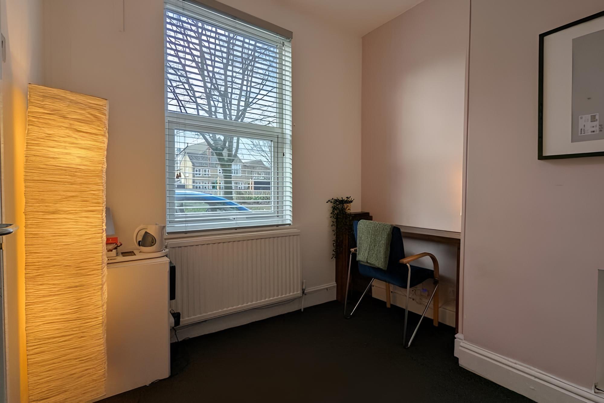 Warm & Calming 3BD Holiday Home - Salford view 2