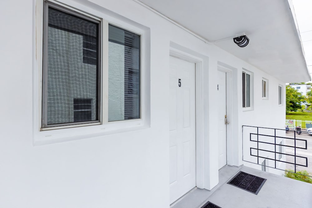 Enjoy Miami Top Location Free Parking Book Now