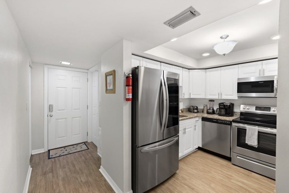 Pelican Inlet C119, Near Beach: Pool & Tennis 2 Bedroom Condo