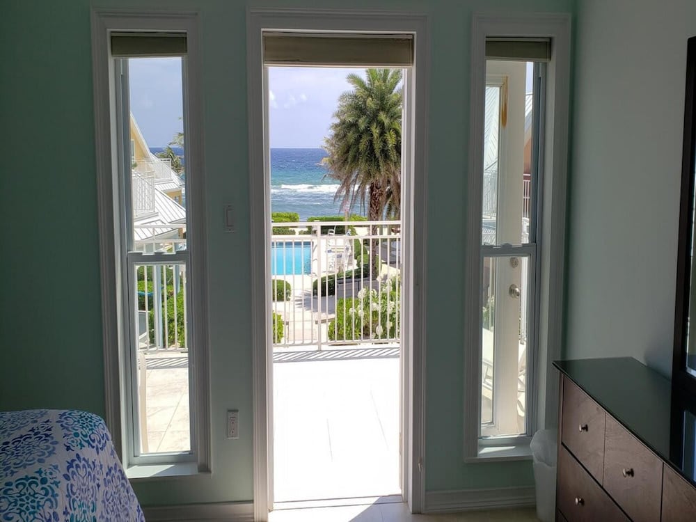 Luxury 3bd Ocean View 1 Cream Stunning Views