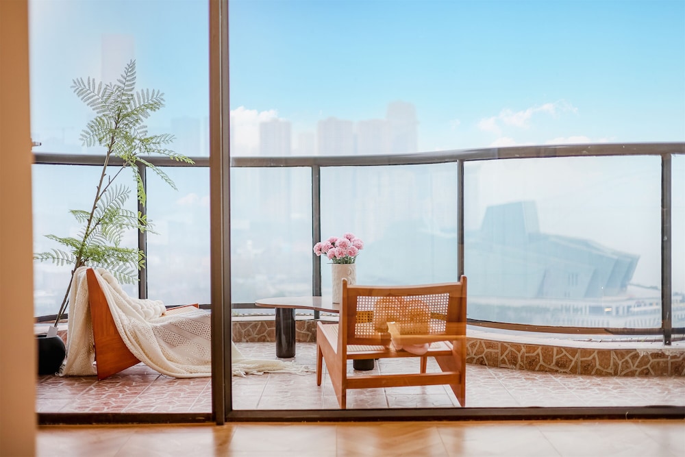 Baihong Riverview Drone Show Apartment