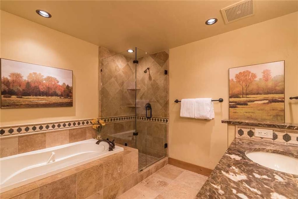 6107 Bear Lodge, Trappeur's Crossing Apartment 3