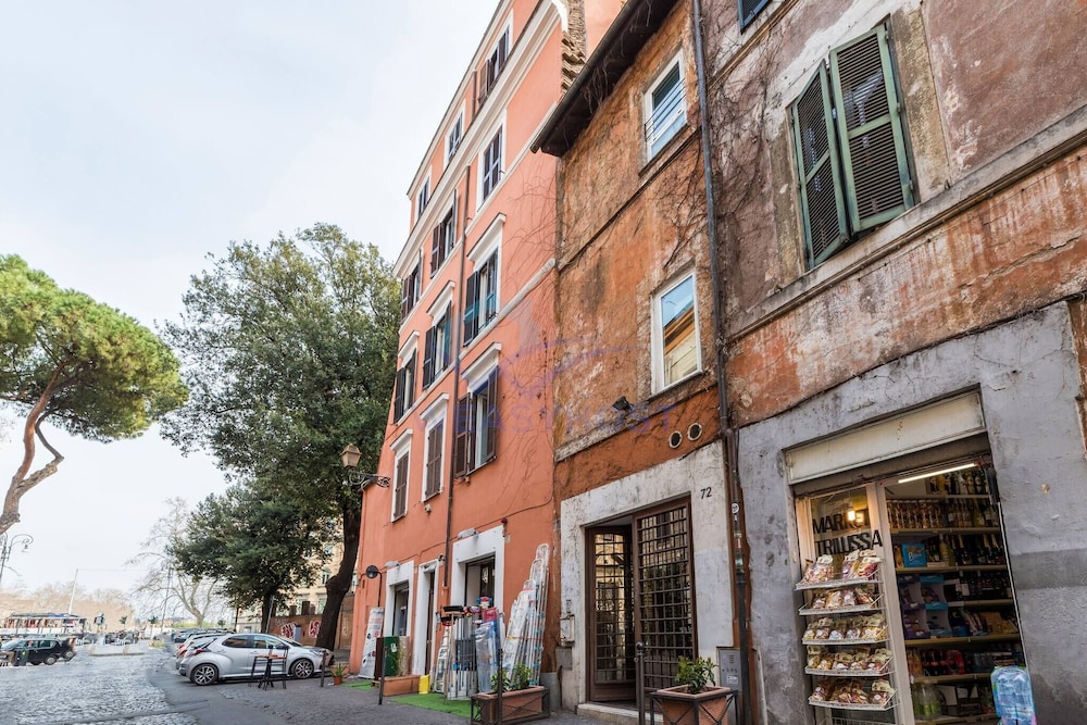 Cozy Entire Apt Close To Piazza Trilussa