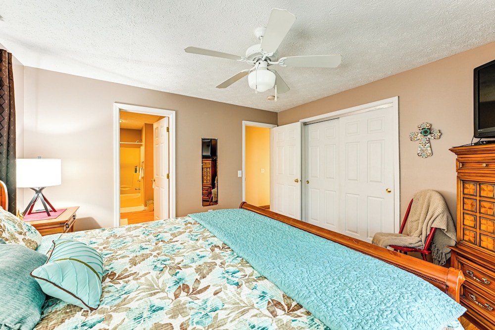 7 Mi to Franklin: Peaceful Home w/ Deck & Yard! view 4