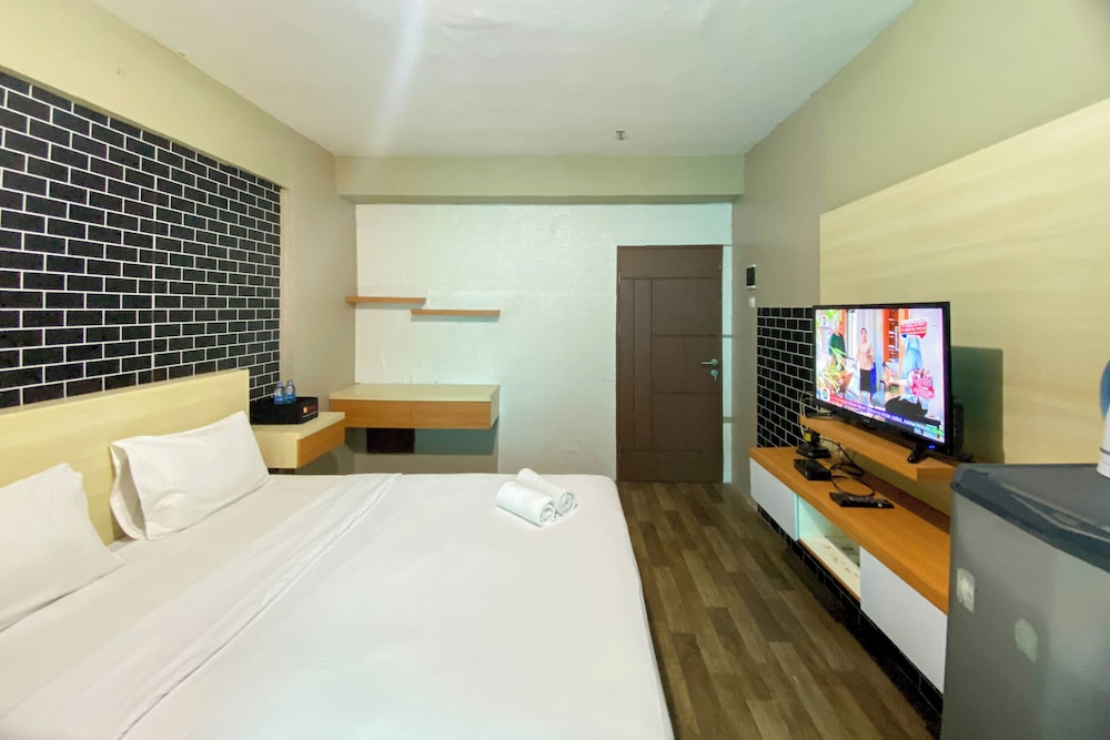 Cozy Stay Studio At Kemang View Apartment view 2