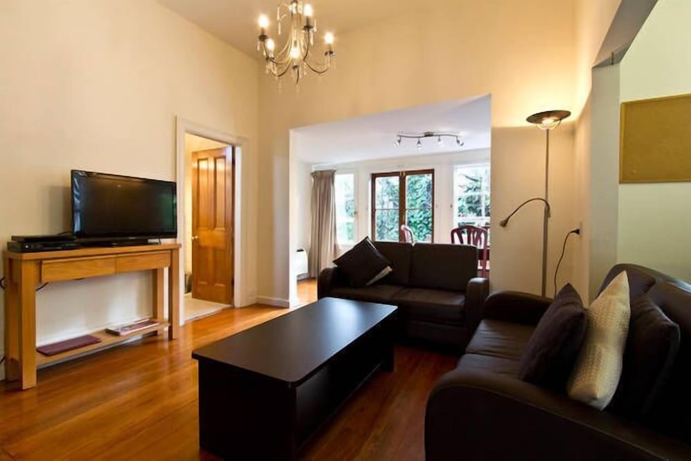 Christchurch City & Country Cottages - Clarence Cottage