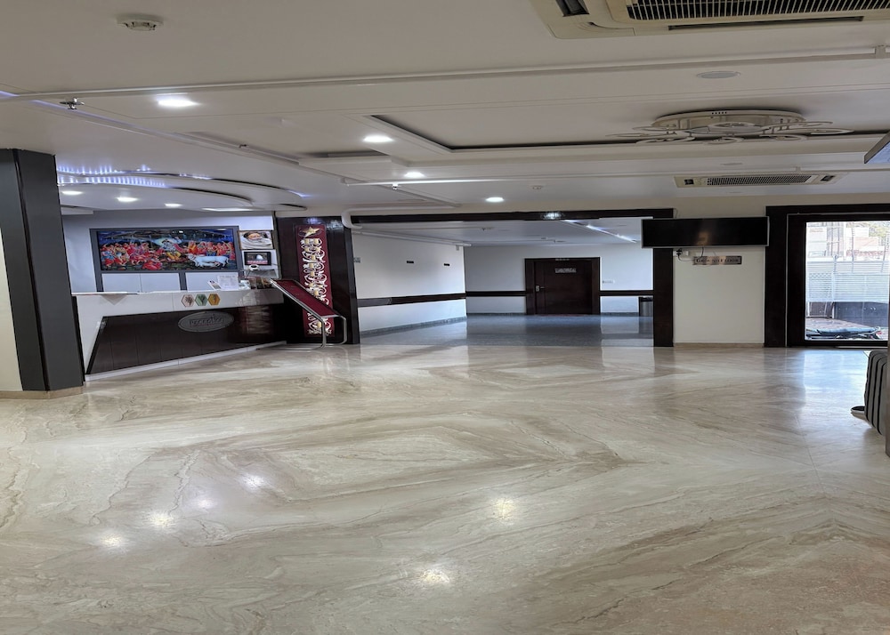 Hotel Girraj Inn