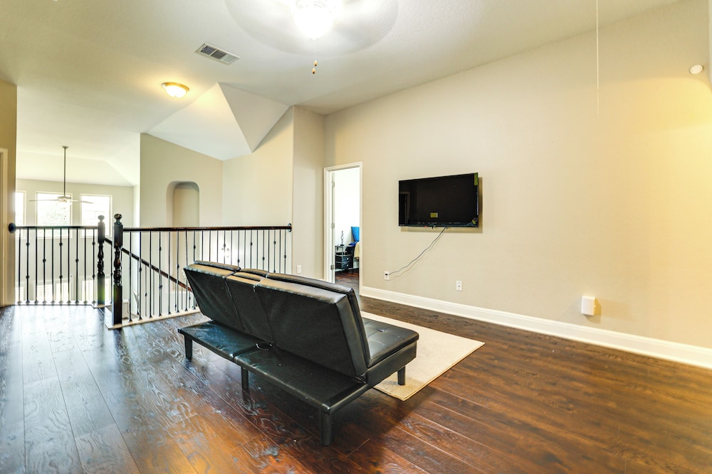 Group Getaway w/ Pool Access in San Antonio!