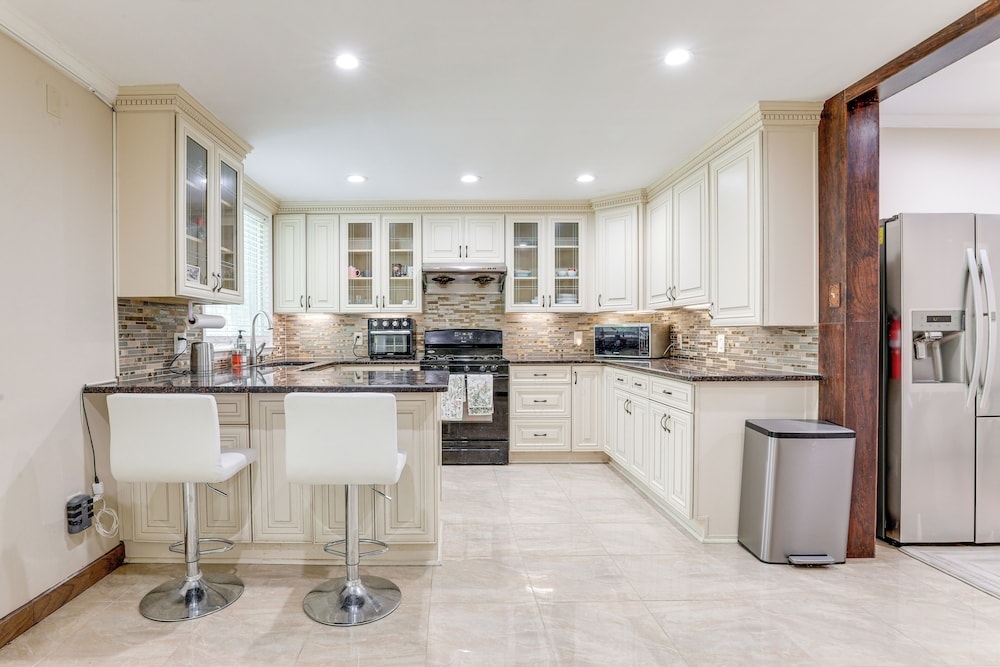 Fenced Yard & Pool Access: Lawrenceville Retreat!