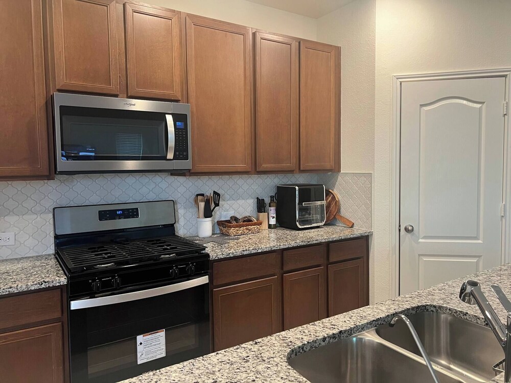 Summerhouse Villa 4br 2 and Half ba Home