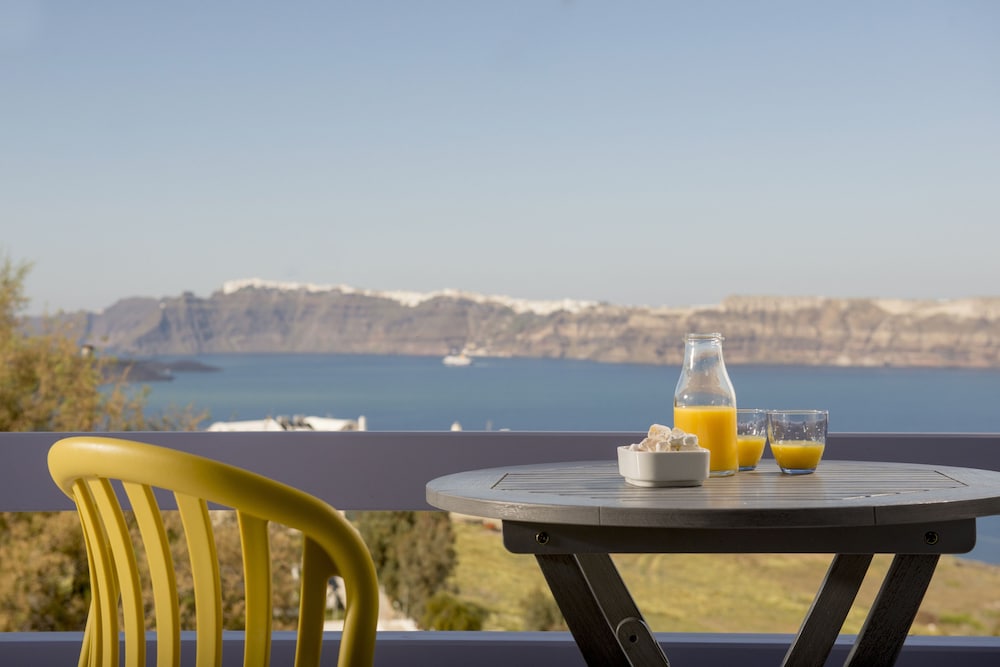 Earino Suites & Villas