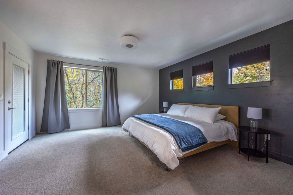 Evergreen Retreat A 30 Night Minimum 3 Bedroom Home