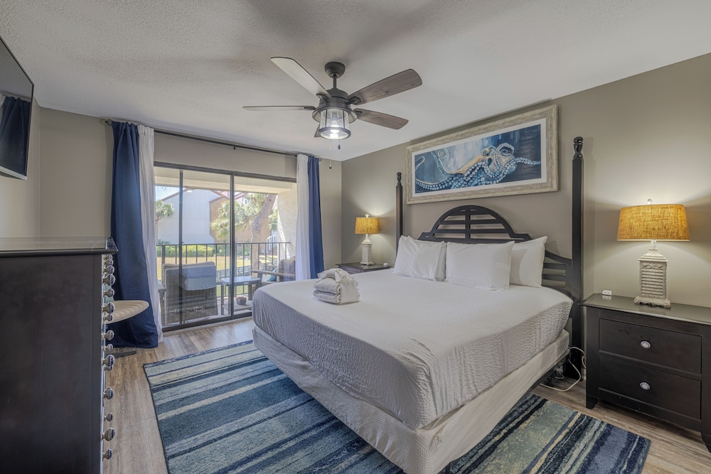 2BR Condo in Edgewater Resort With Golf, Tennis, Pools & Free Tram Service!