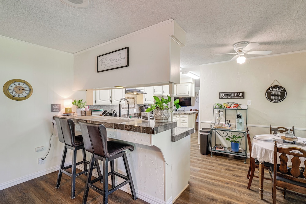 Home w/ Backyard Oasis < 7 Mi to At&t Stadium!