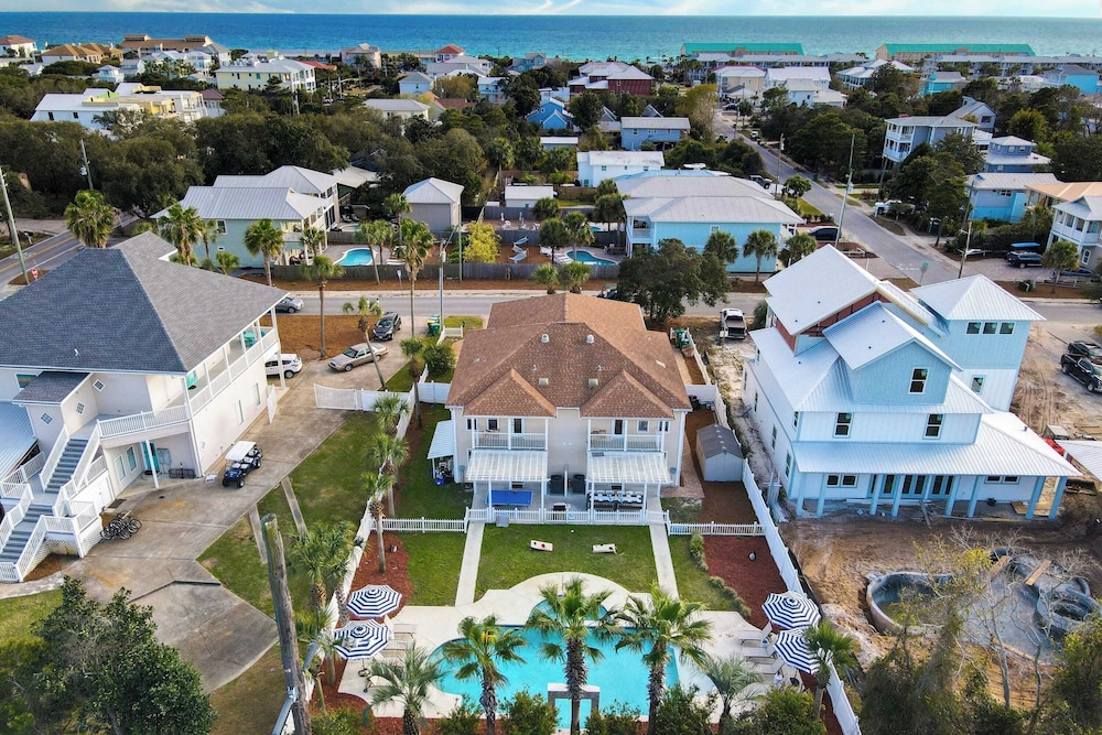 Sleeps 36 2 Homes, Walk to Beach, Priv Pool + Hot Tub Tidal Wave & Seacrest