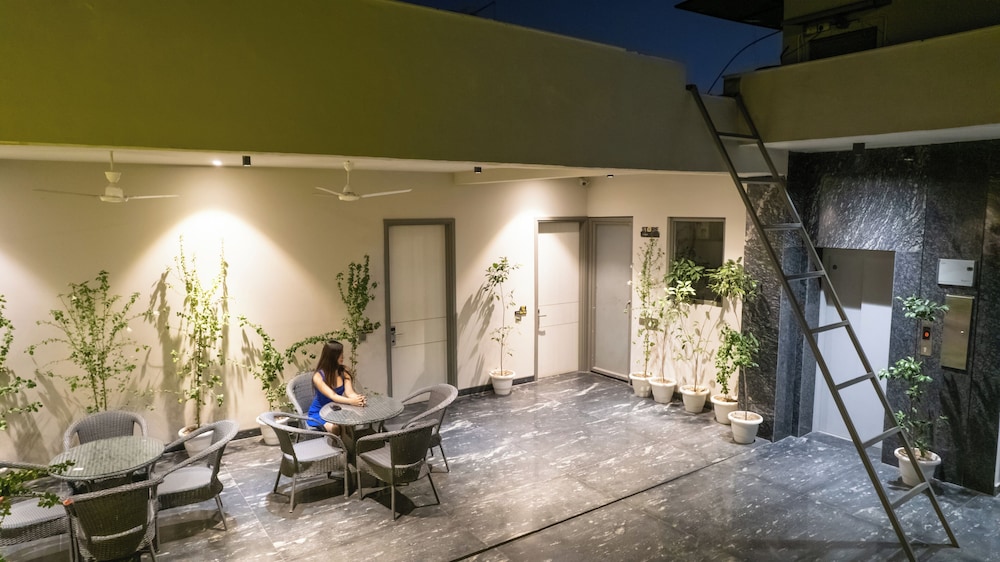 Lime Tree Hotel & Stays Greater Noida Nearby India Expo Centre & Mart