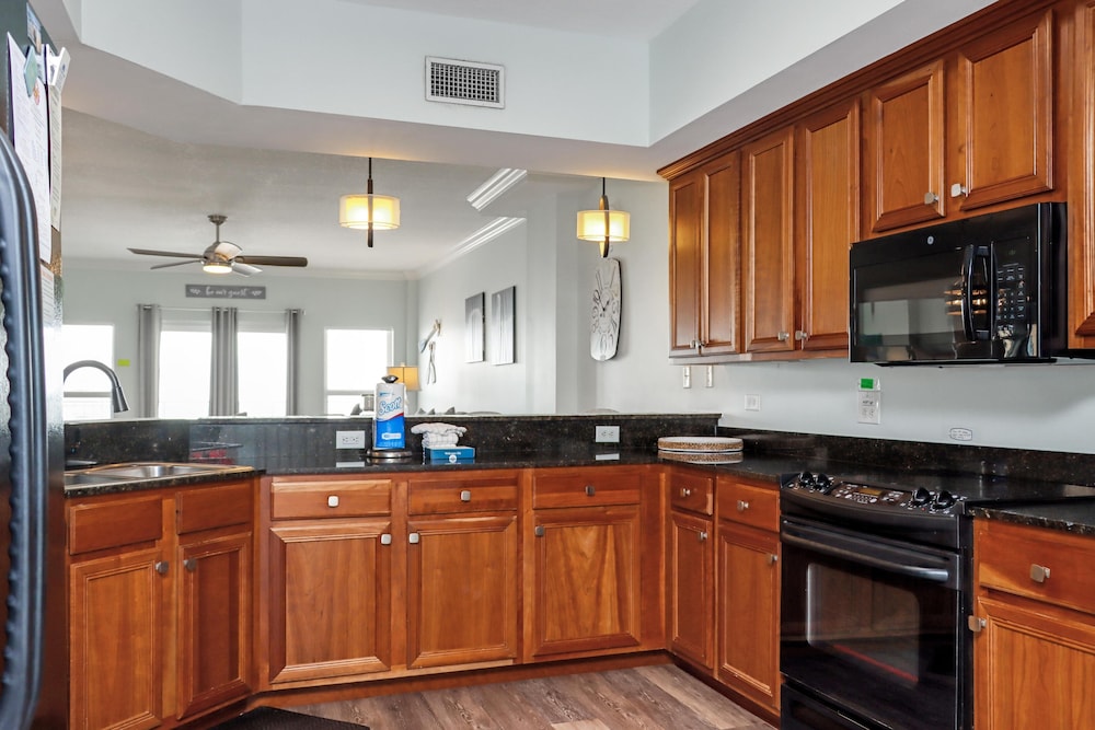 Paradise Shores 305