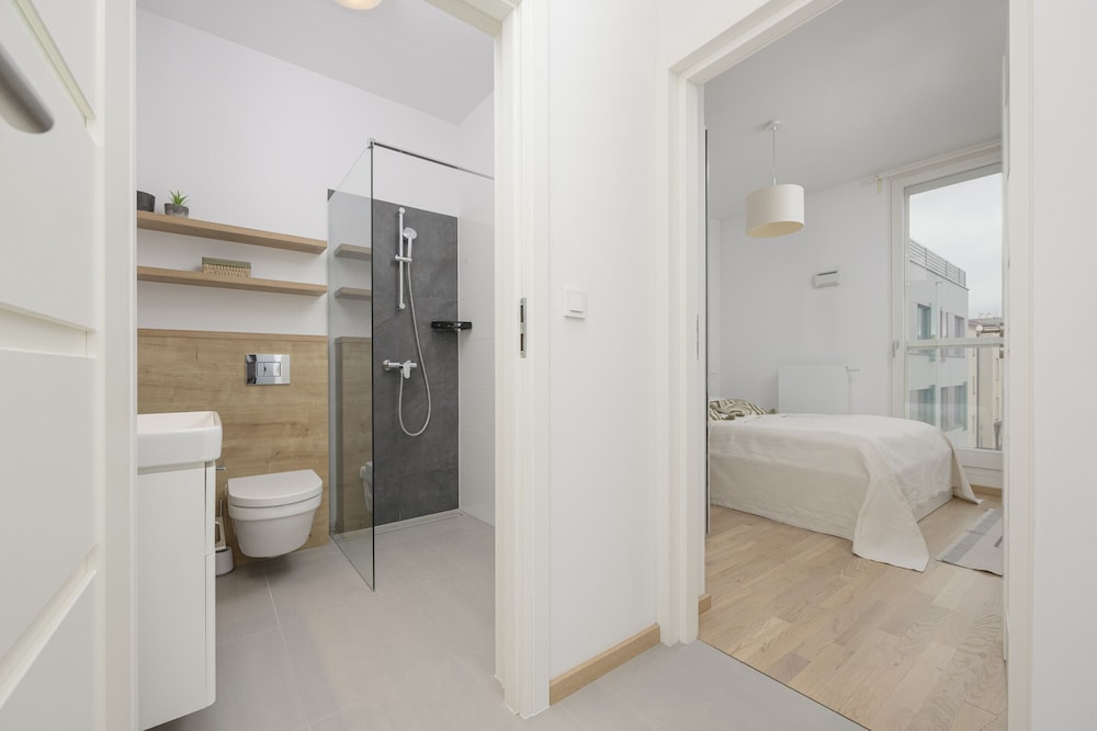 Bobrowiecka Modern Apartment by Renters