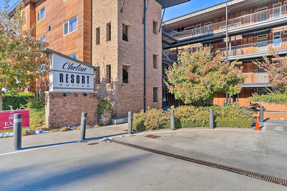 Resort-style Condo w/ Lake Chelan & Mtn Views