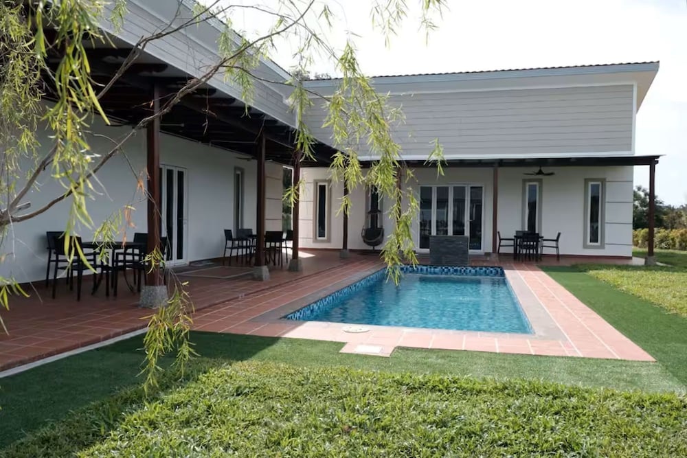 Villa RI Homestay