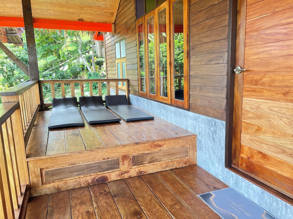 Phi Phi Relax Beach Resort