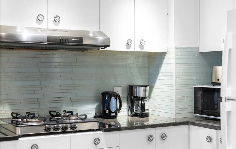 Manzil - Stylish 2BR nr Metro Station Al Jaddaf