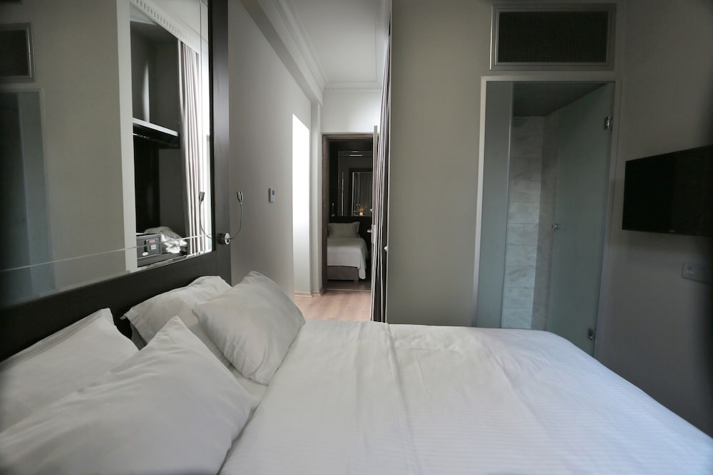 Ferman Pera - Image 32