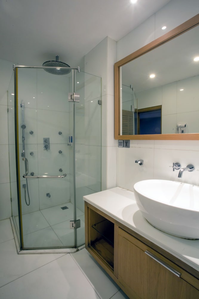 RedDoorz Hostel @ Signature Inn
