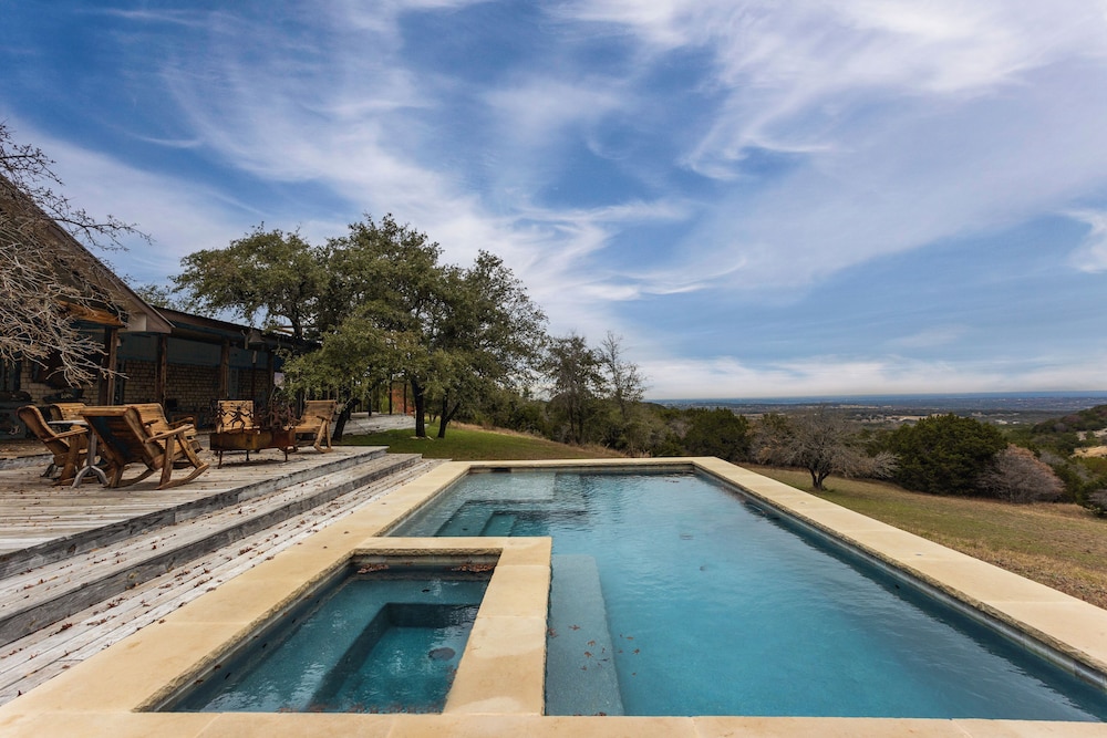 5BR Luxury Home w/ Pool & Wrap-around Porch