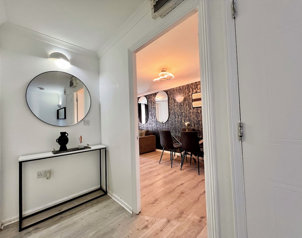 London Oasis Apartment Escape