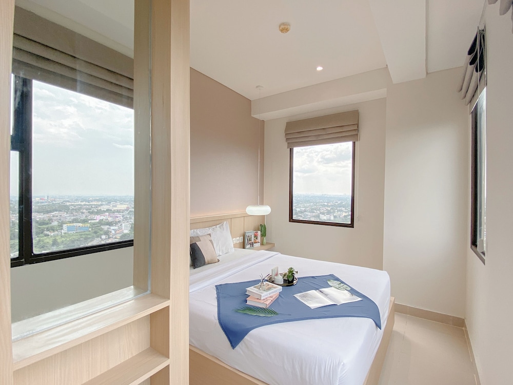 Modern Look And Cozy 2Br Apartment Transpark Cibubur