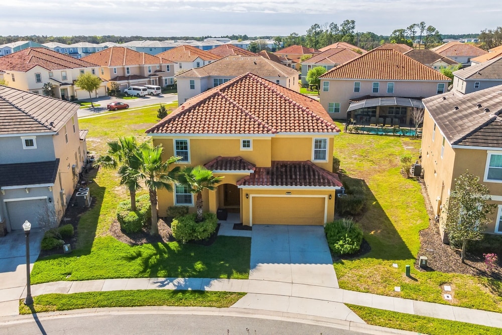 Tranquil Broad Oak Resort-style Retreat 8 Bedroom Home by Overmoon