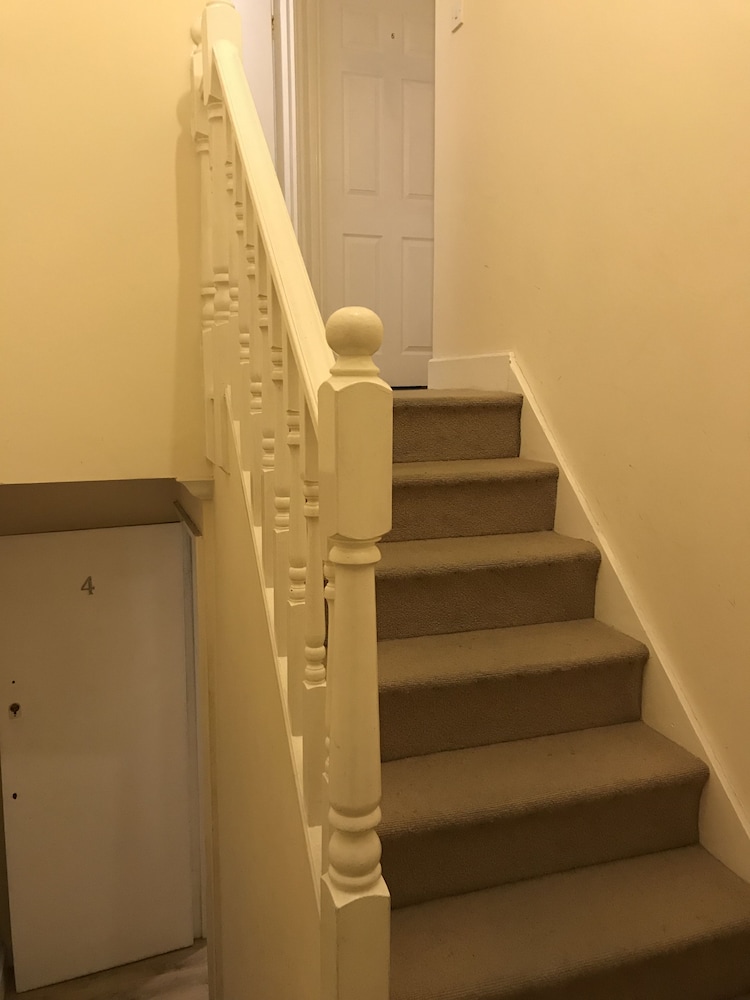 Rooms at 5 Hammersmith Road - Hostel