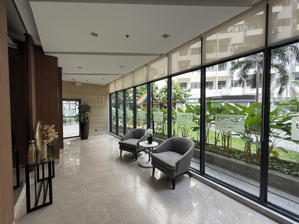 Cozy Retreat w/Balcony Near SM Mall/NAIA Airport