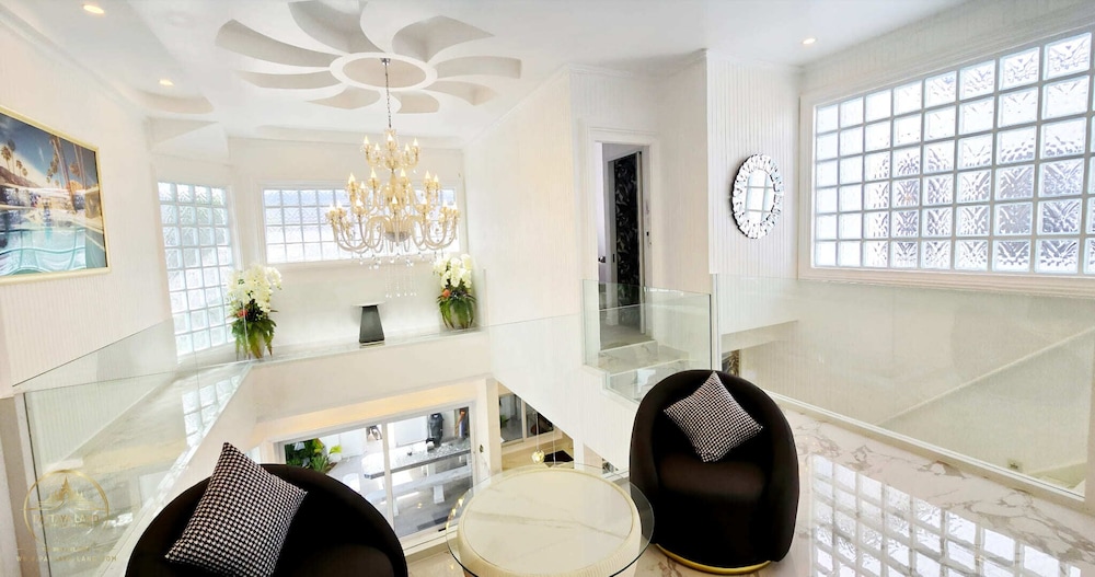 NEBULAND Luxury Pool Villa Pattaya Walking Street