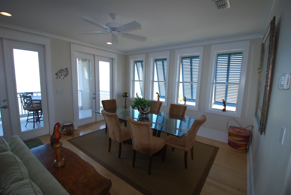 Kokopelli - Bay Front / Marina Front 3 Bedroom Townhouse by RedAwning