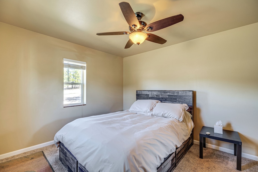 Rustic Guffey Cabin Rental w/ Mtn Views! view 2