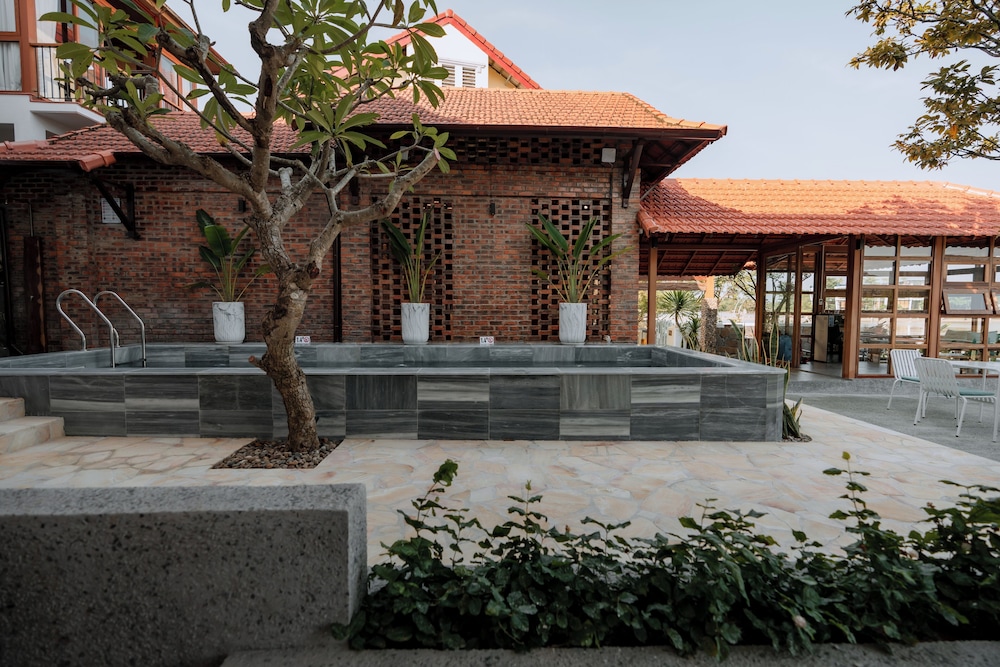 Hue Riverside Villa