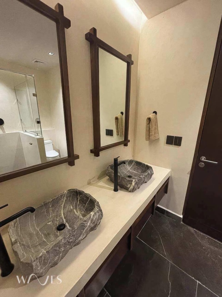 2BR w/ Private Pool Near the Beach Spacious Stay