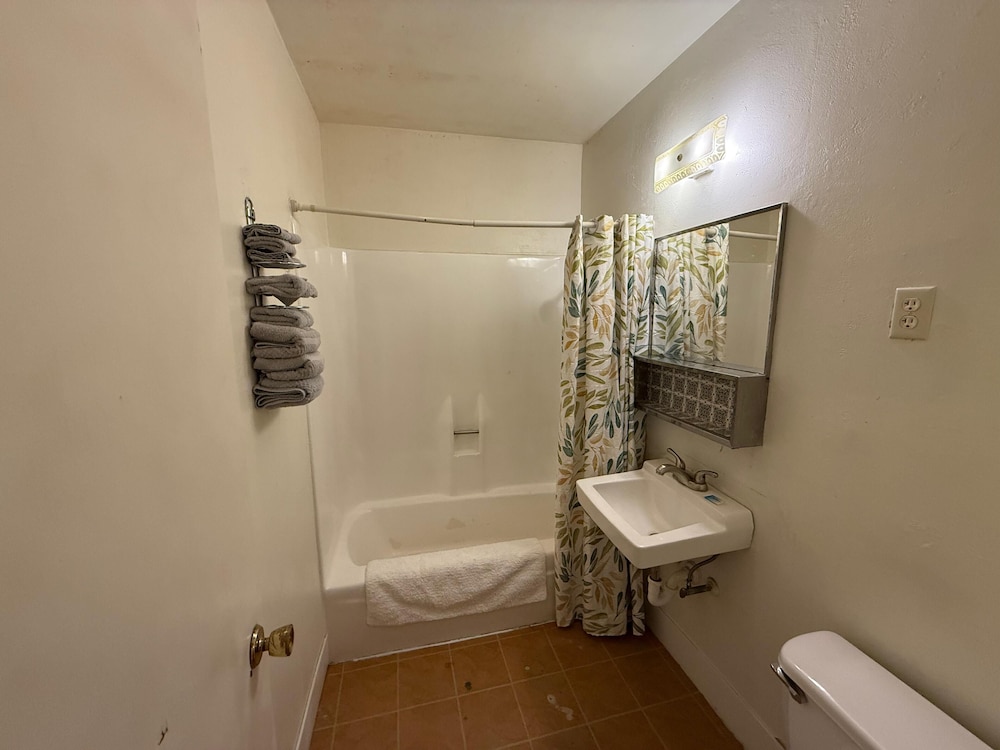 Columbia Inn Motel CA 49
