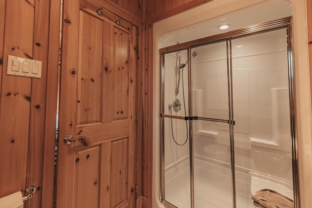 Harfang 51 - Stunning log Cottage With Private hot tub Pool and Scandinavian dry Barrel Sauna