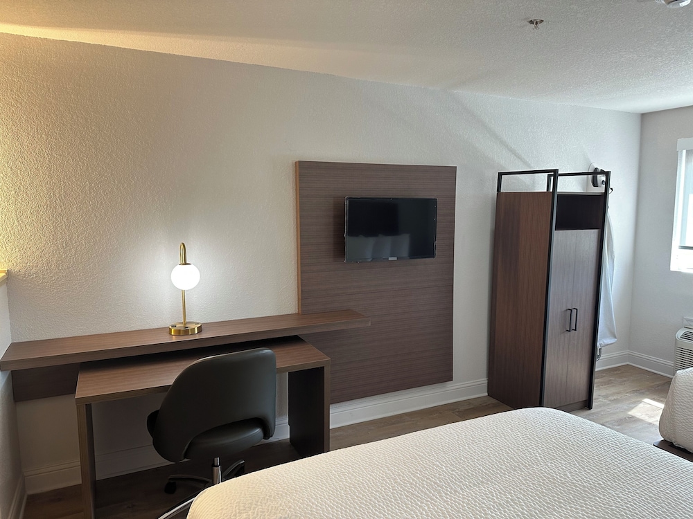 SureStay by Best Western Groves