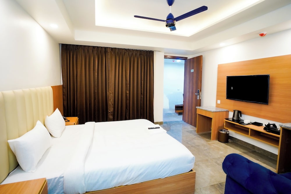Royal Raven Hotel And Banquet