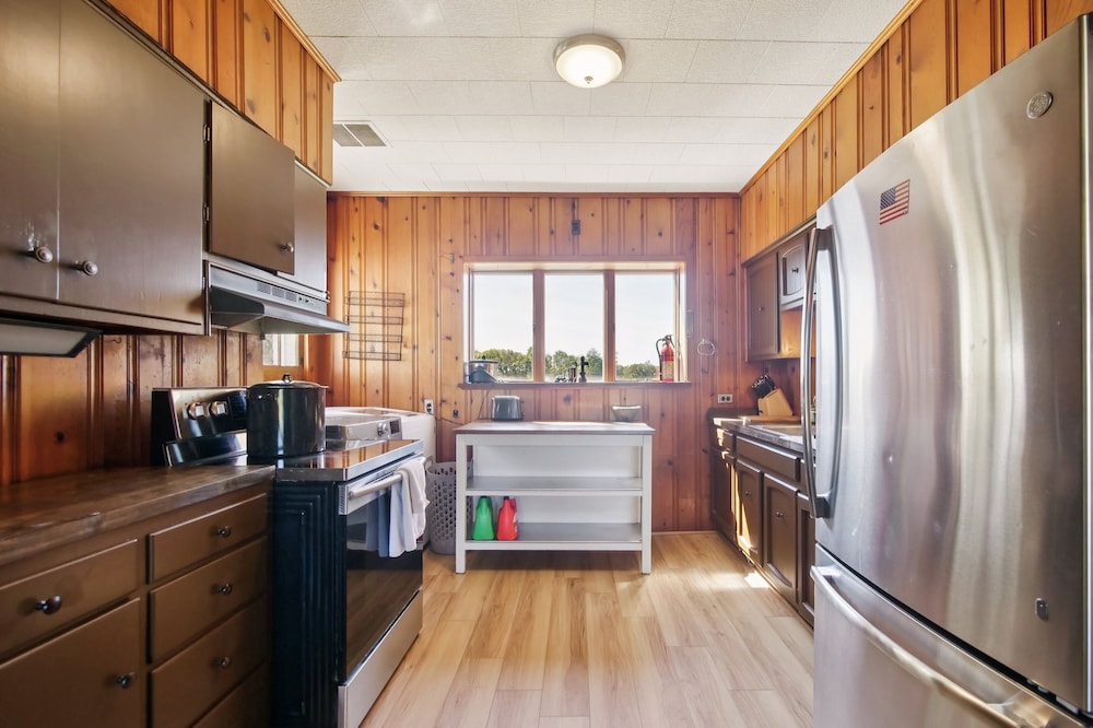 Peaceful Retreat With Scenic Surroundings 4 Bedroom Home