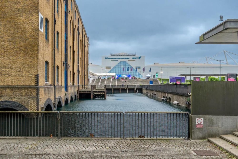 Luxury 1 Bed Apartment Close To Excel & o2