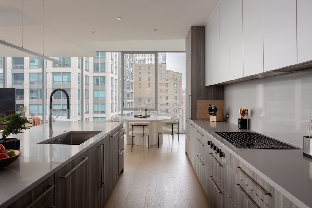 The Lyra Luxury Group Getaway - Two Penthouses